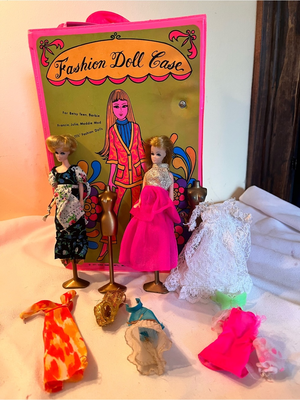Vintage 1970 Topper Dawn Doll Rock Flowers Case Lot 2 Dolls, clothes, RARE items